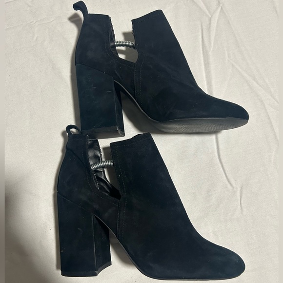 Steve Madden Bootie in Black Suede Women Size 7.5 - Picture 4 of 7